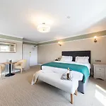 Manor 4*