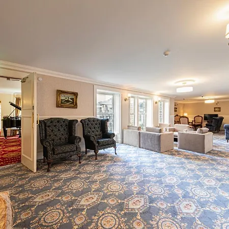Manor Hotel